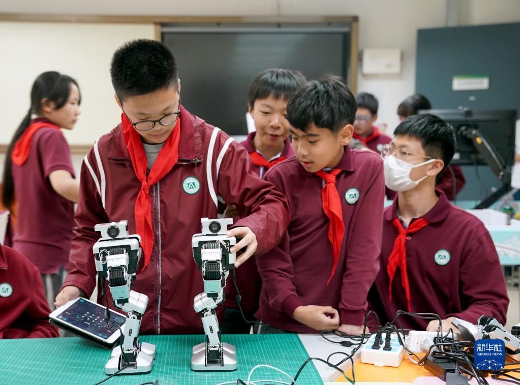 共赴数字化实验技术培训盛宴——梁溪区化学、生物教师数字化实验培训纪实(图1)